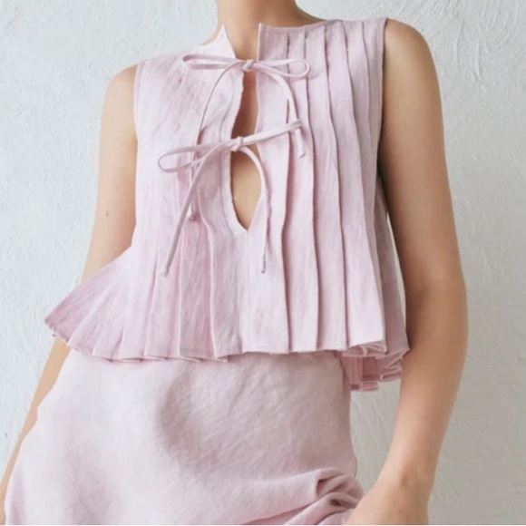 Vrg Grl Tops - NWT • Vrg grl Valeria top in musk